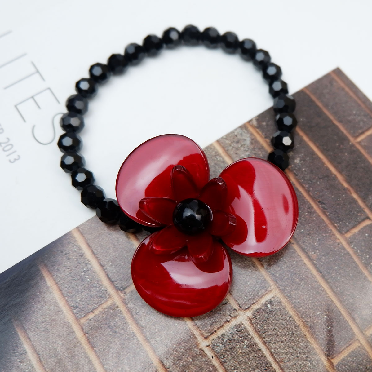 A Set Of Exaggerated Black And Red Flower Bracelet Black Crystal Bead Bracelet Women's Daily Matching Bracelet Jewelry Specification drawing