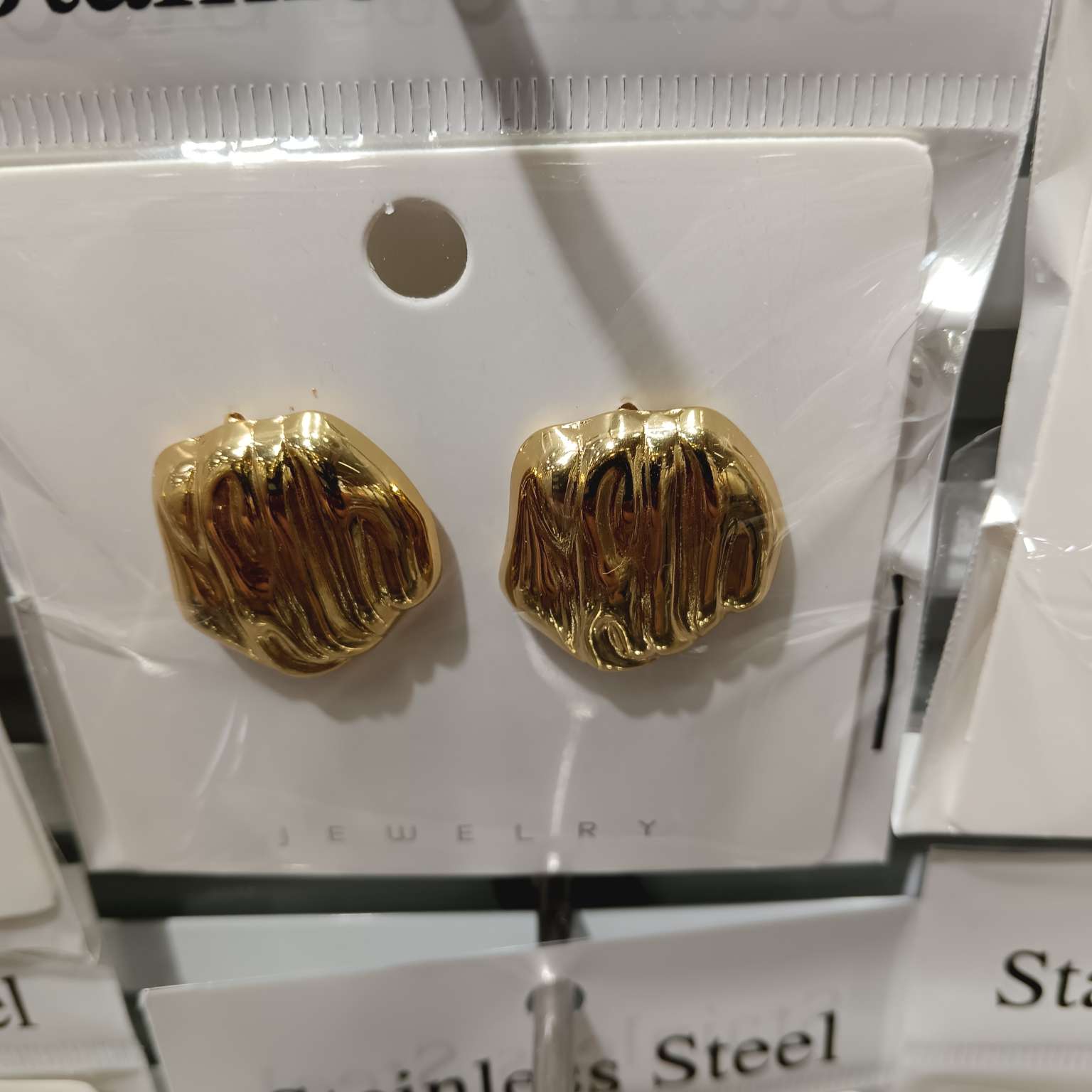 European and American hydraulic large earrings, fashionable accessories, heart-shaped earrings, exaggerated light luxury style, golden stainless steel earrings, geometric new style characteristic earrings, 2024 cross-border foreign trade bestsellers recommended Specification image