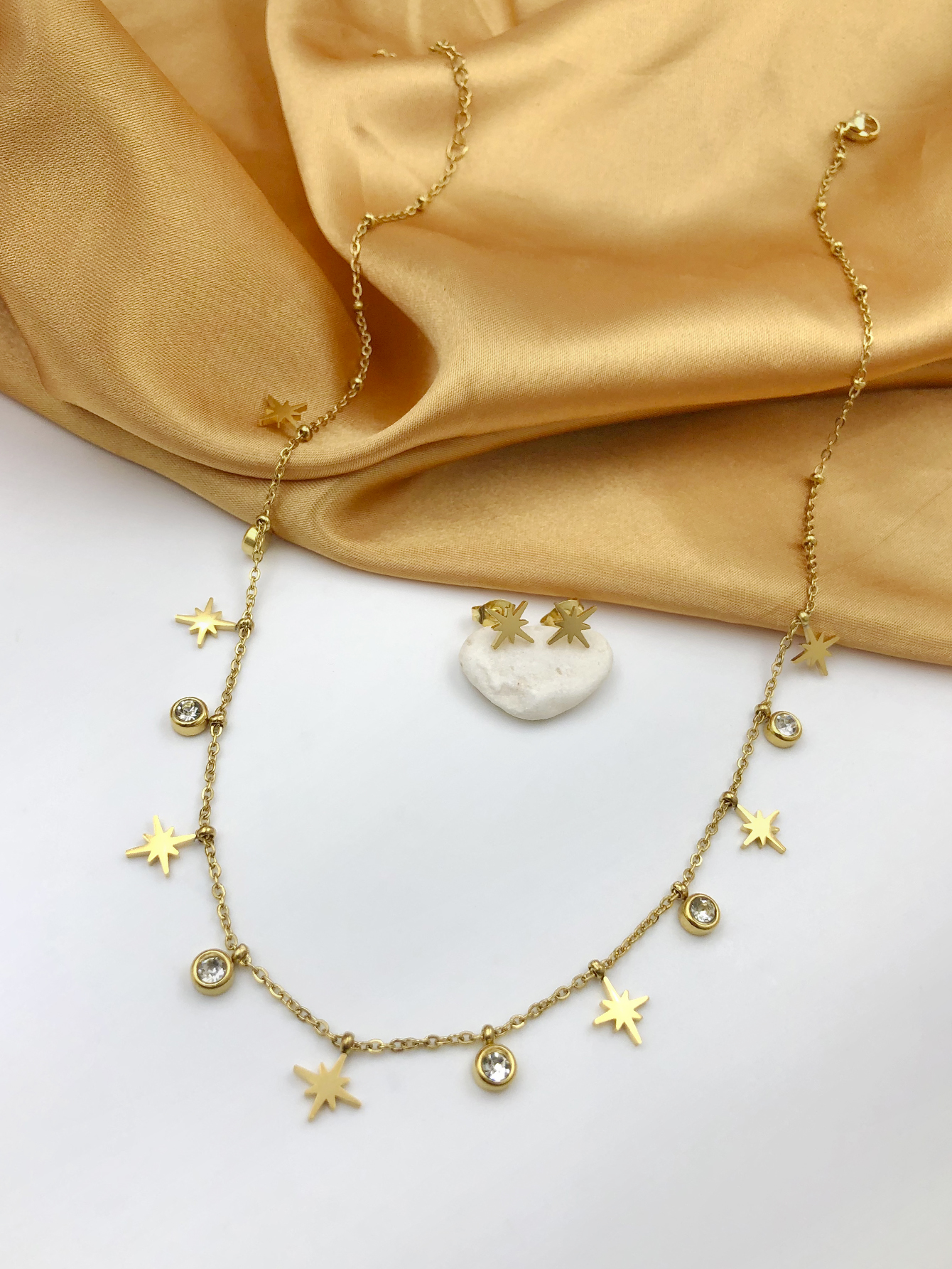 Fashionable and simple necklace, high-end French style, exquisite zircon snowflake stainless steel stud, women's elegant necklace set
