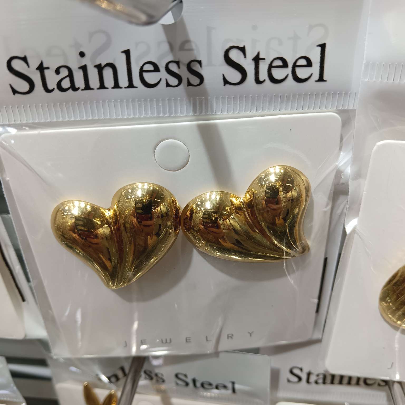 European and American hydraulic large earrings, fashionable accessories, heart-shaped earrings, exaggerated light luxury style, golden stainless steel earrings, geometric new style characteristic earrings, 2024 cross-border foreign trade bestsellers recommended Item Picture