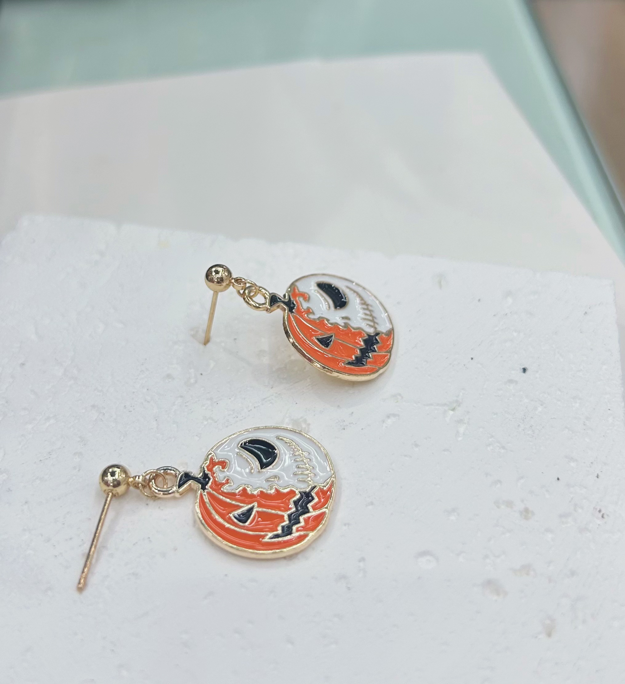 耳环女长款气质/饰品女长款气质/耳坠/锆石皇冠/耳饰女长款欧美白底实物图