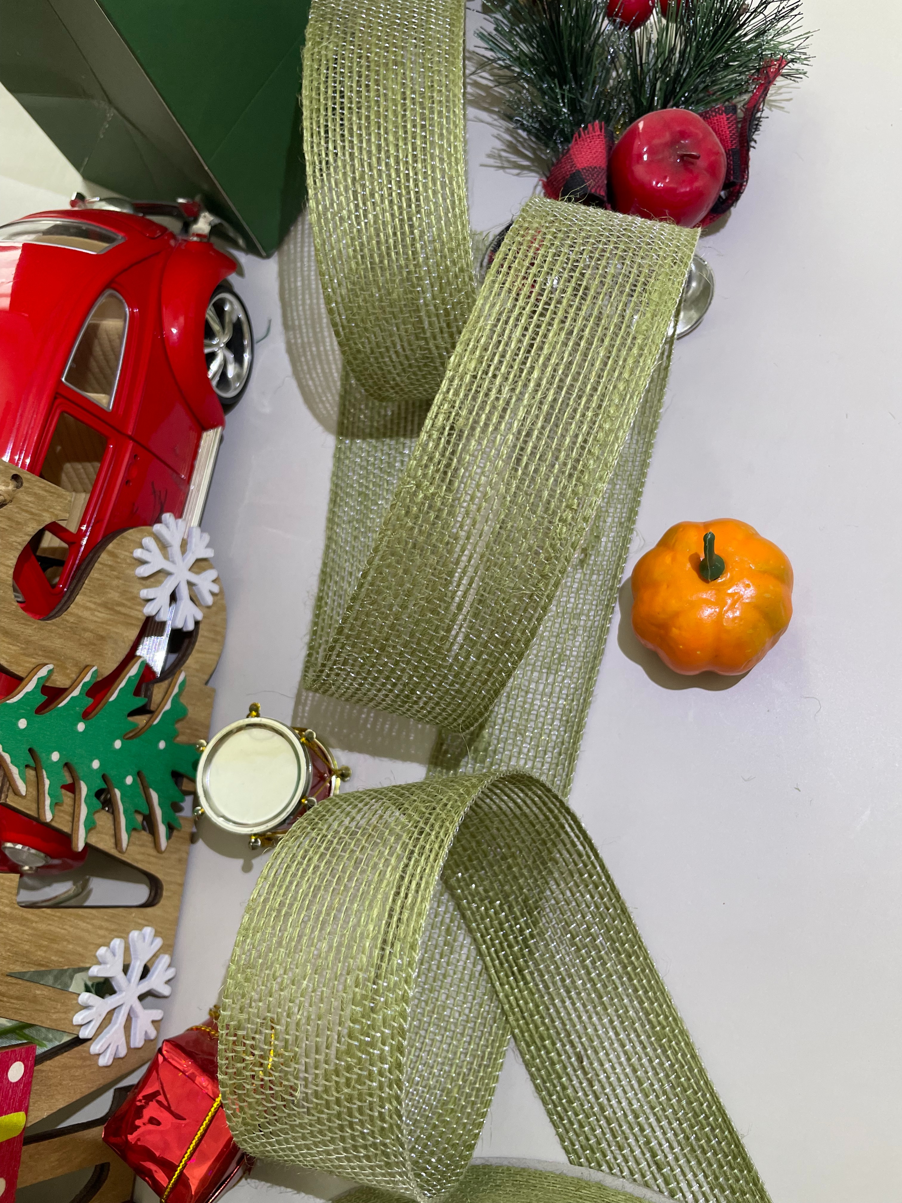 Item No. : AE001-0150-J012 Christmas Gift Packaging Decoration DIY Christmas Grass Green Fish Thread Hemp Tape Christmas Iron Wire Tape 3.8cm Christmas Product Application Scenario