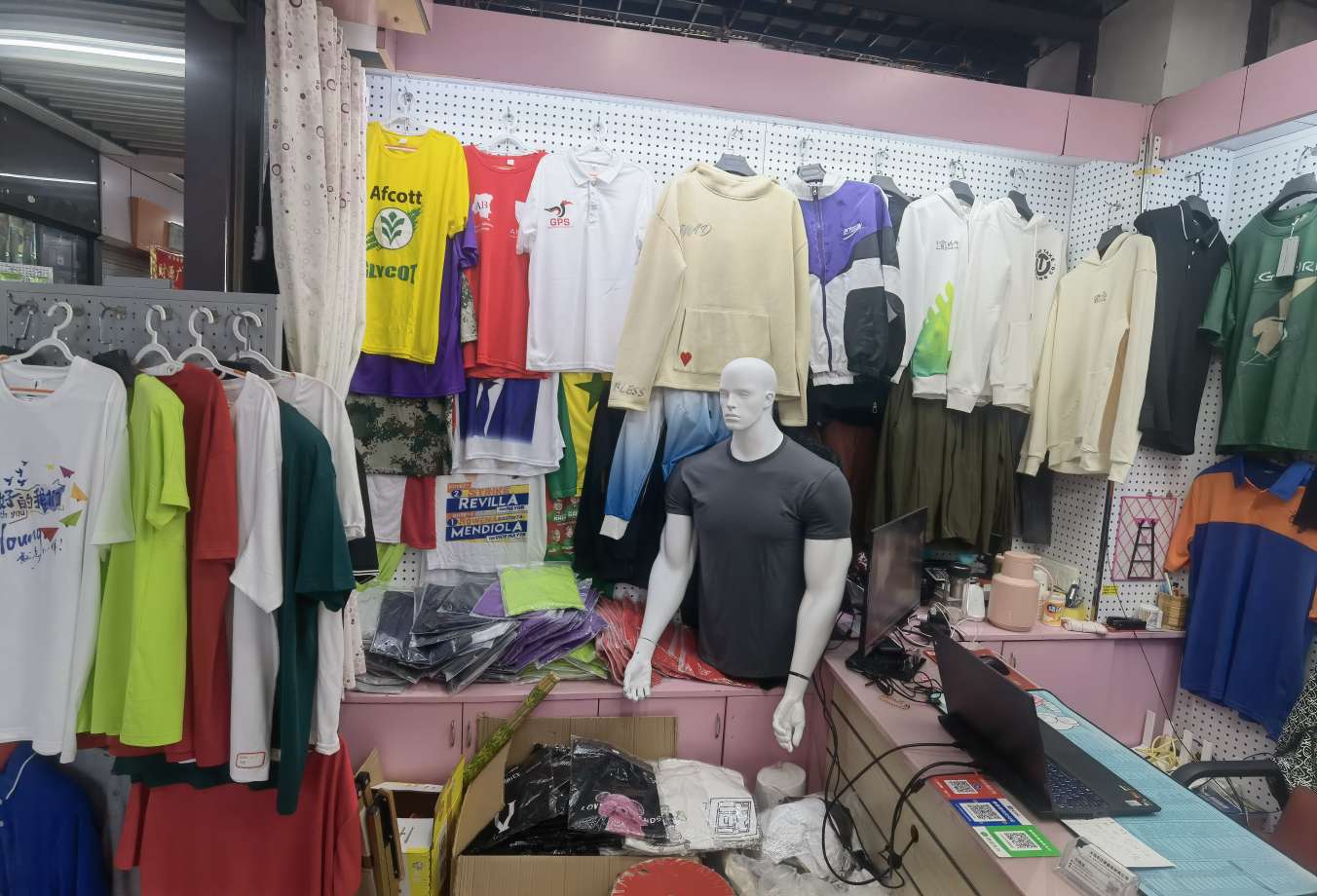 Yiwu Liling Clothing Co., LTD describe pic - 2