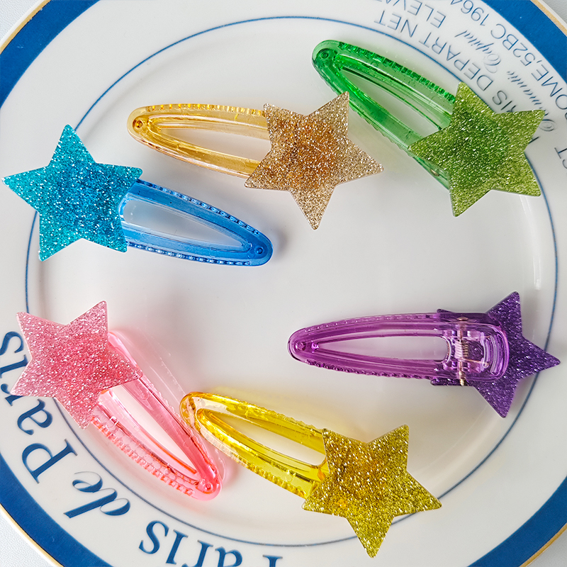 The new bright pink Y2K star sequined duckbill clip is a children's fashionable, versatile and cute five-pointed star hair clip and accessory Application Scenario