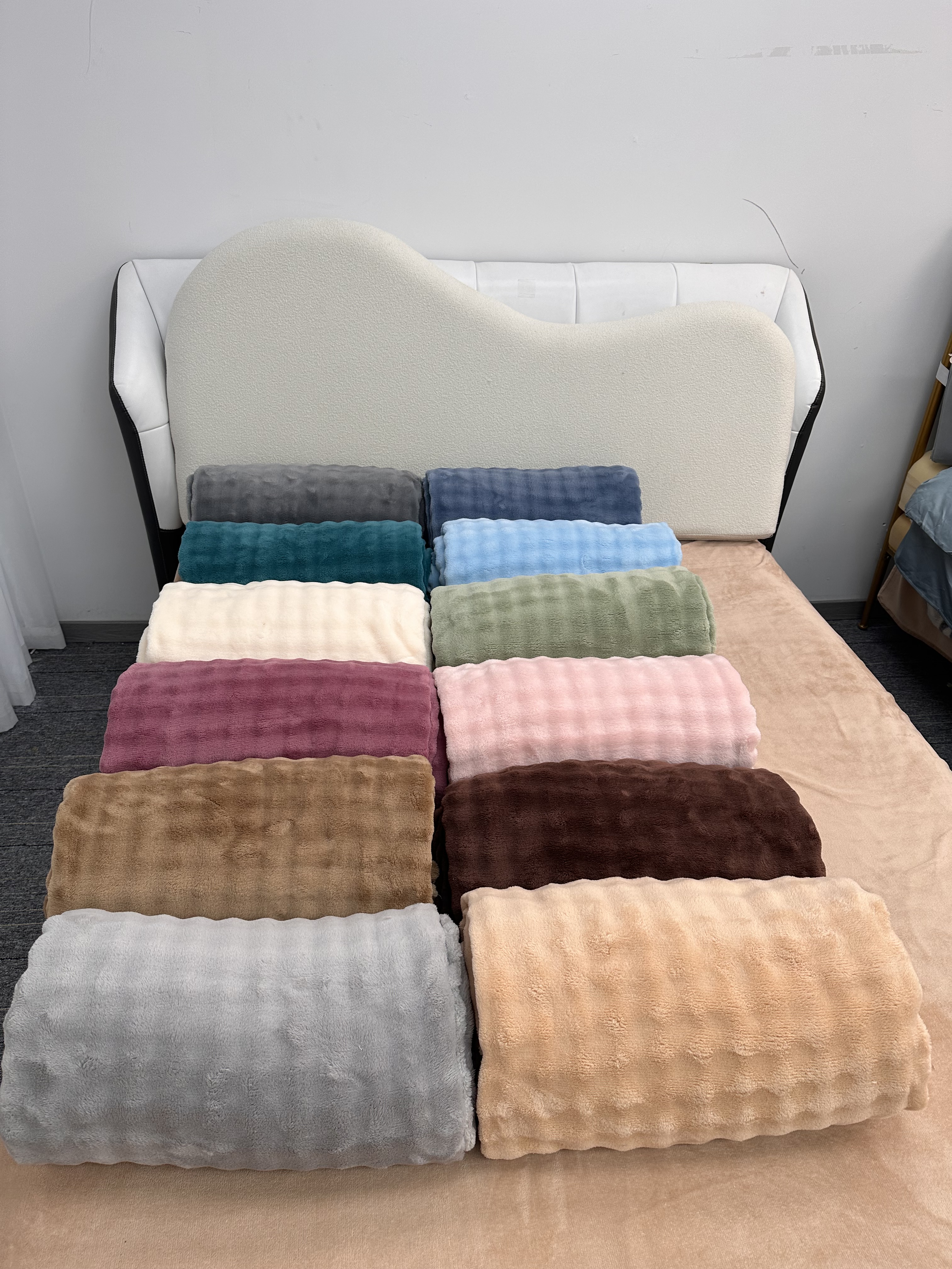 Double-sided bubble flannel milk fleece fabric, double-sided fleece blanket fabric, DB home textile fleece Item Picture