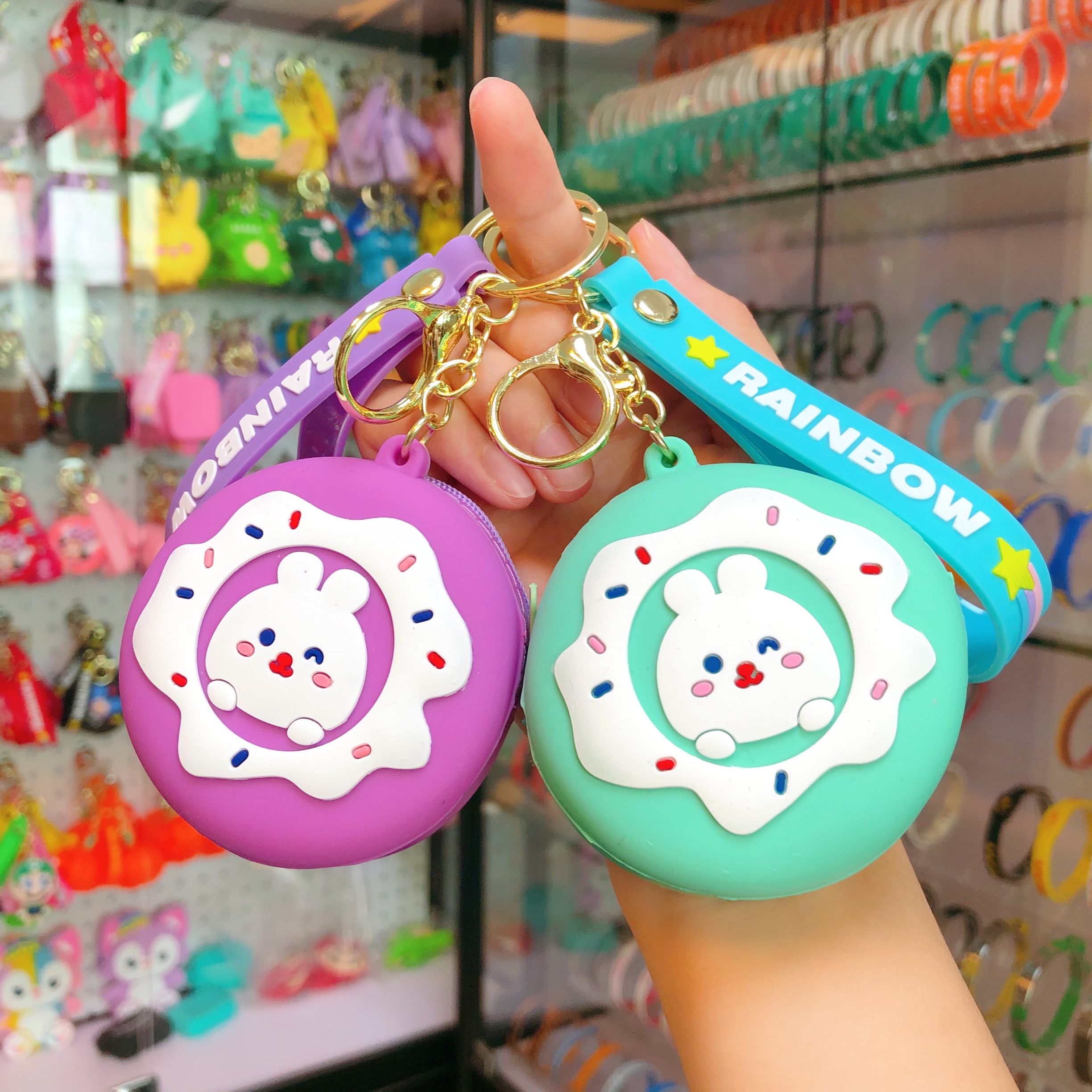 Wholesale of doughnut silicone coin purse pendants, children's mini wallet card cases, student schoolbag pendants, keychains Specification image