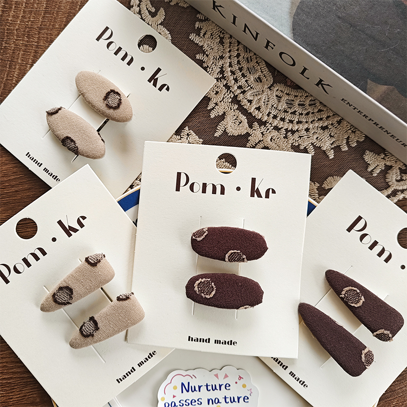 New sweet and cute fabric girl simple embroidered hair clips, children's fashionable and versatile bangs hair clips and hair accessories details Picture