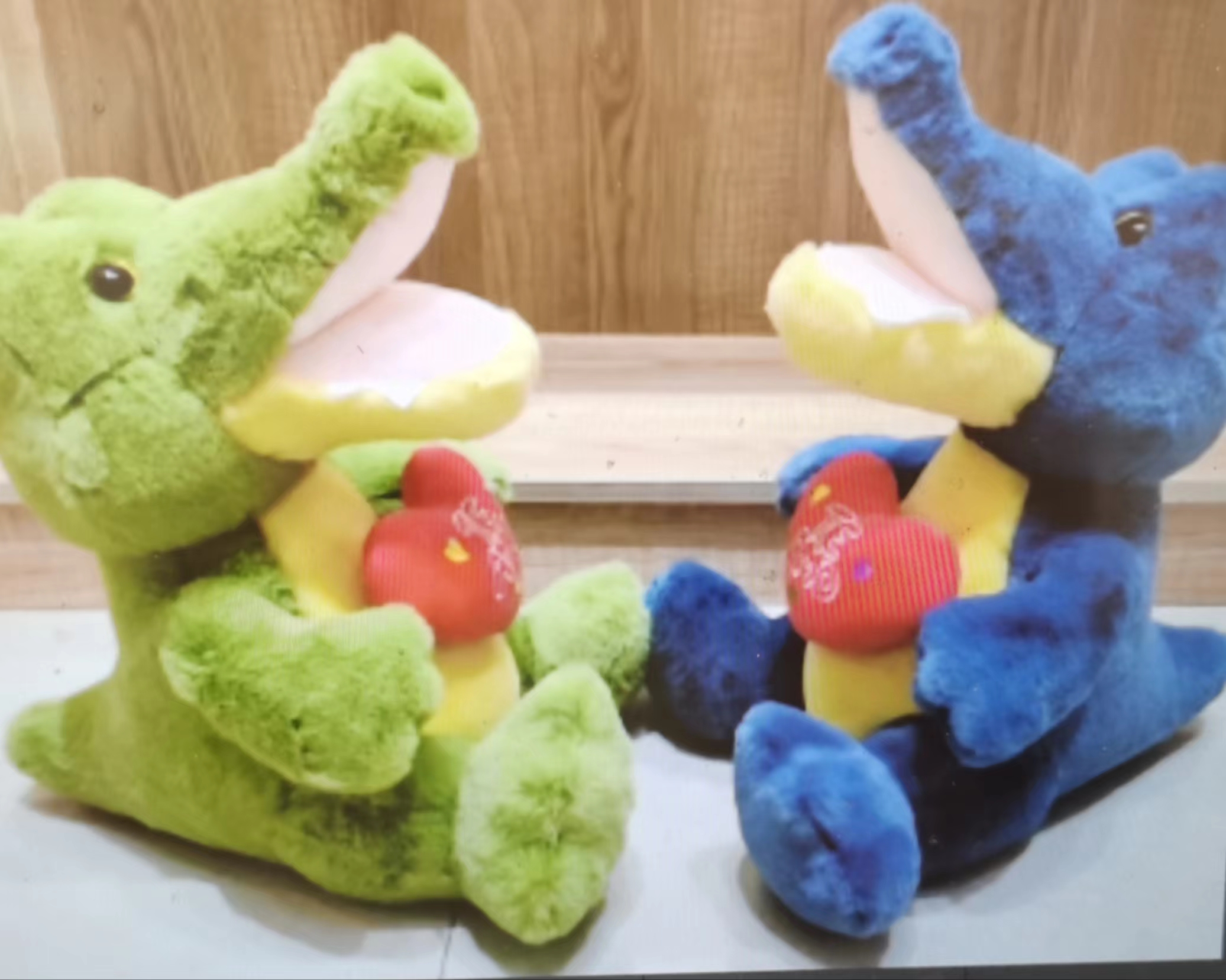 The mascot of the doll enterprise can be made into a cloth doll with a big mouth, a crocodile, a pillow, a gift, a plush toy Application Scenario