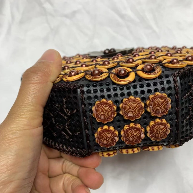 Large round coconut shell handcrafted beaded women's buns with ethnic style characteristics, hollowed-out coconut shell diagonal cross buns in stock Item Picture