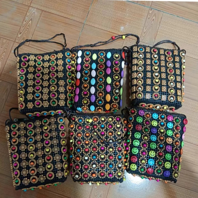 椰壳大手机包手工串珠编织斜跨手机包现货供应11372百变箱包编织包包女草编文艺波西米亚