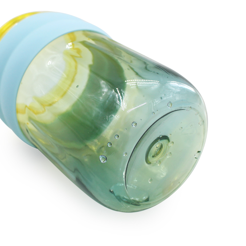 Creative summer new high-temperature resistant plastic cup, fresh and simple flip lid direct drinking cup, creative cold preservation coffee cup, high appearance level, dual-drinking portable cup Application Scenario