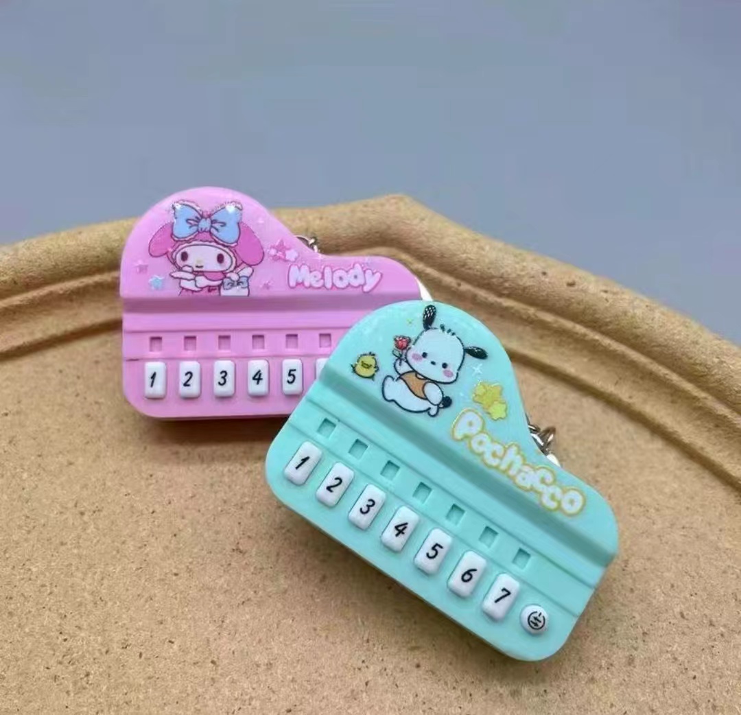 Creative mini keyboard keychain pendant Light up music toy Playing music piano small gifts Wholesale children's toys Educational toys