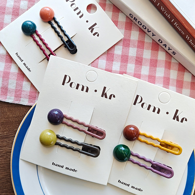 New Korean version Morandi round bean hair clips, popular simple one-line clips, bangs clips, side clips, cute baby hair accessory clips Application Scenario