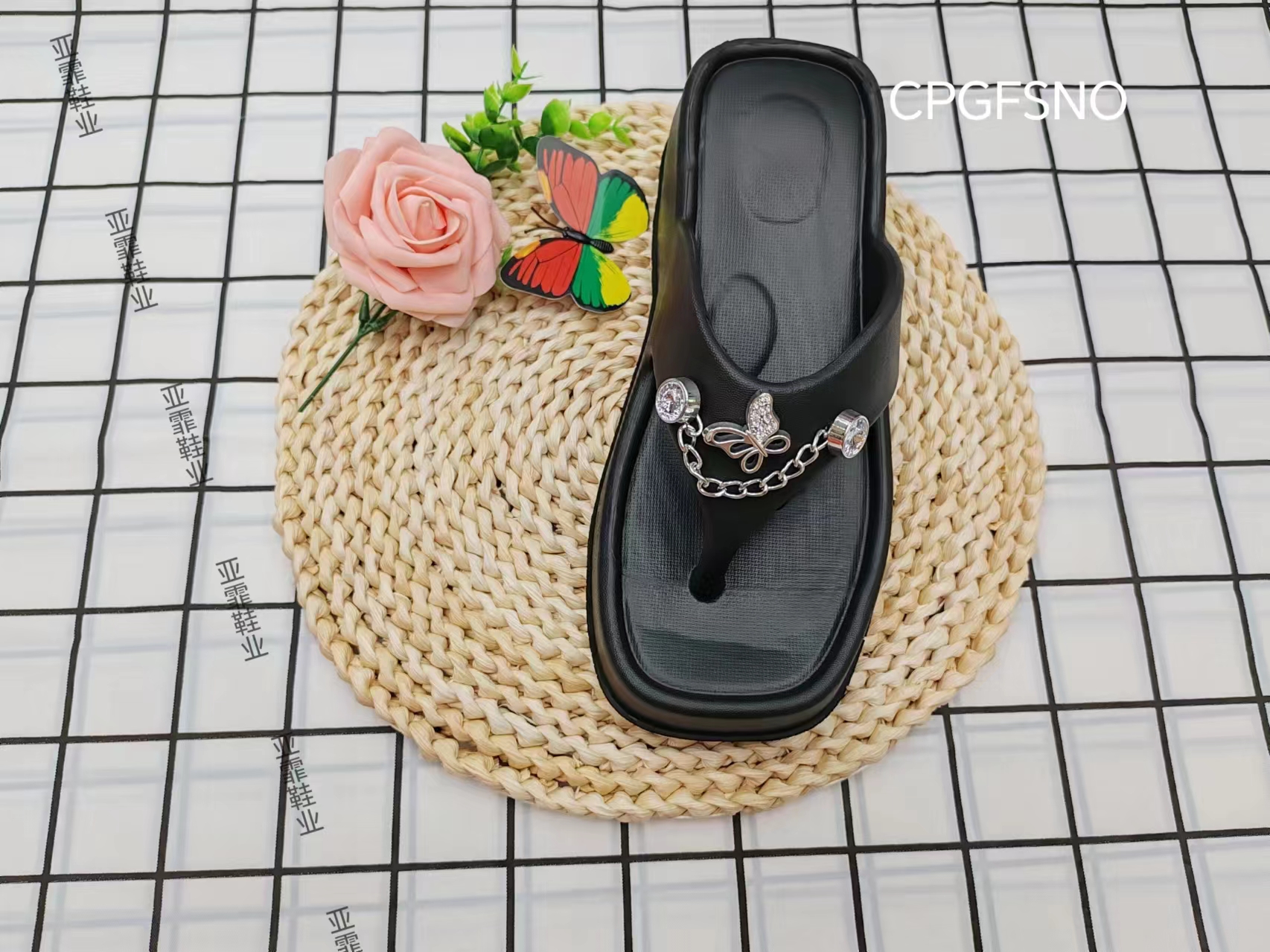 Summer fashion chain flip-flops for wearing outside