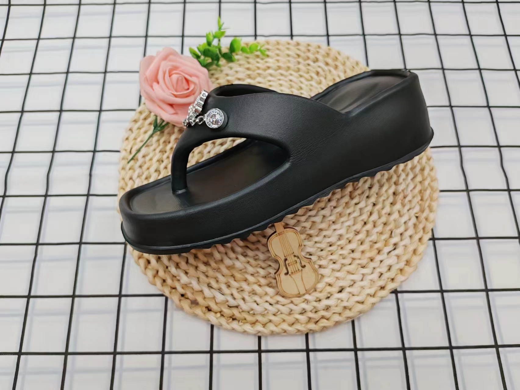 Summer fashion chain flip-flops for wearing outside details Picture