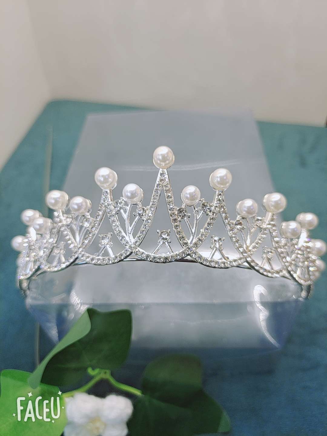 新娘专用锆石皇冠头饰 高贵典雅儿童皇冠发饰 小夹子固定 精致饰品璀璨闪耀新娘新娘白底实物图