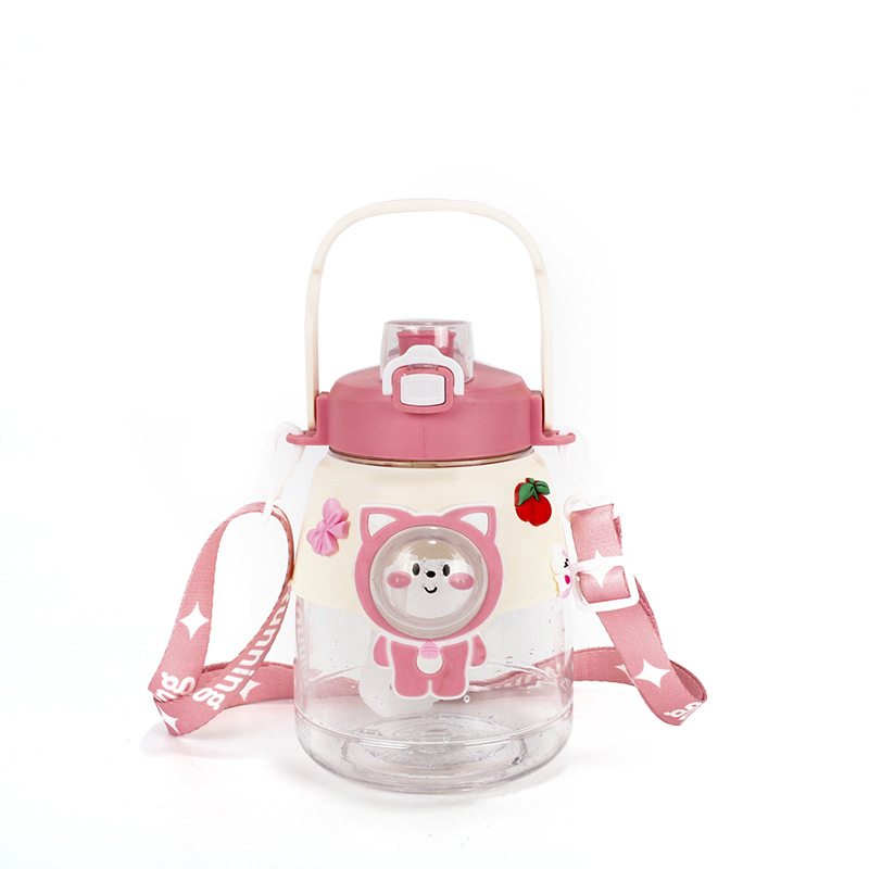 H164-HY090 Children's large-belted Cup Space Capsule Cartoon large-capacity sealed student water cup Portable and cute water cup Application Scenario
