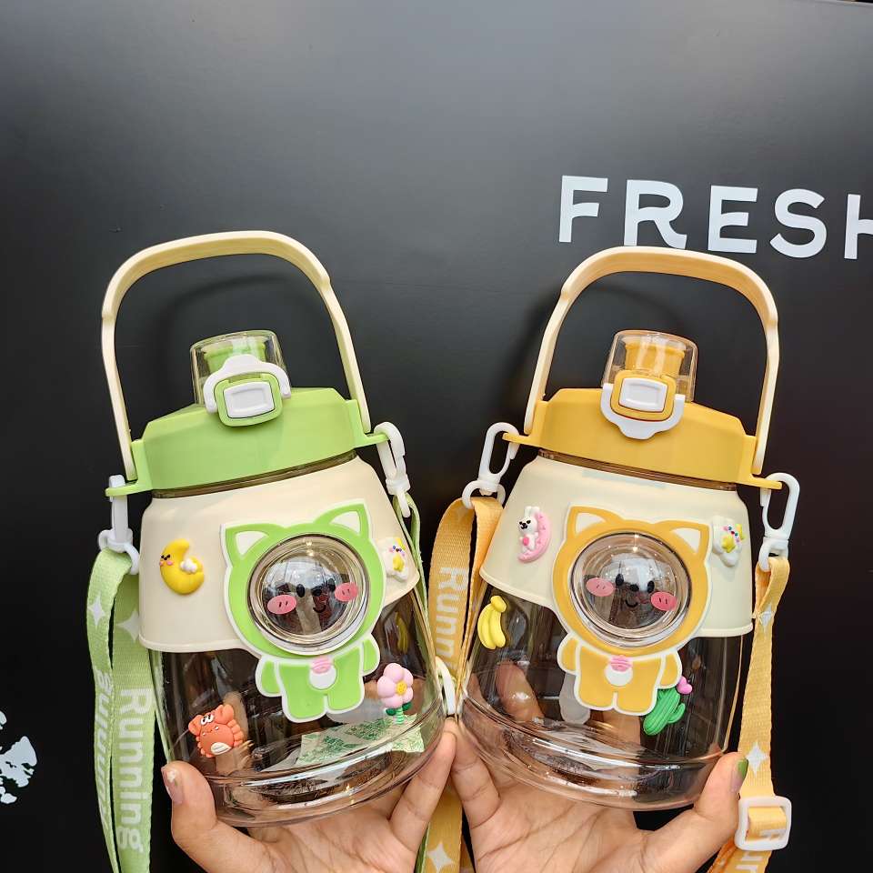 H164-HY090 Children's large-belted Cup Space Capsule Cartoon large-capacity sealed student water cup Portable and cute water cup Item Picture