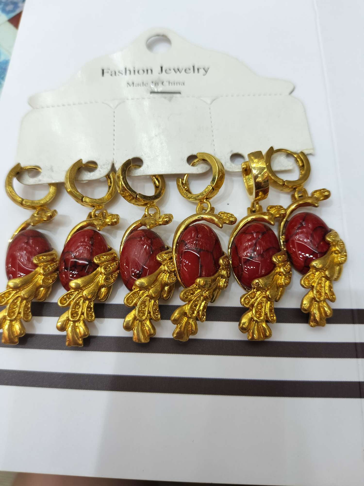 Custom-made all-copper color-retaining earrings, peacock ear buckles, women's irregular and versatile style jewelry masterpieces details Picture