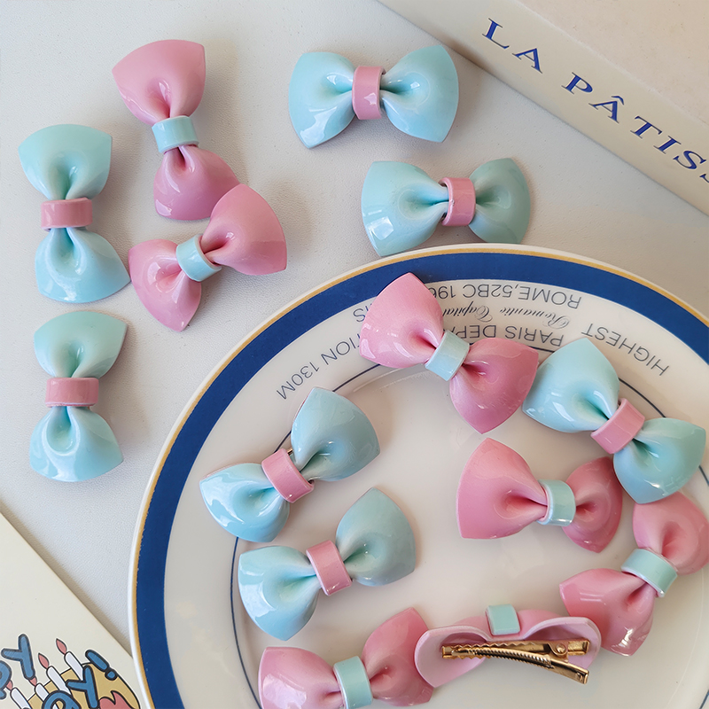 Korean-style cute bow gradient color hair clips, children's fashion and versatile side bangs hair clips, duckbill clips Application Scenario