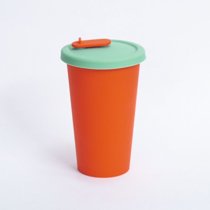 Children's simple food-grade silicone straw cup with high appearance level, leak-proof, shock-proof and heat-resistant Application Scenario