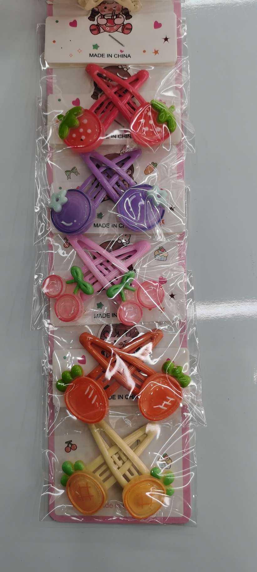 创意饰品水果夹子产品图