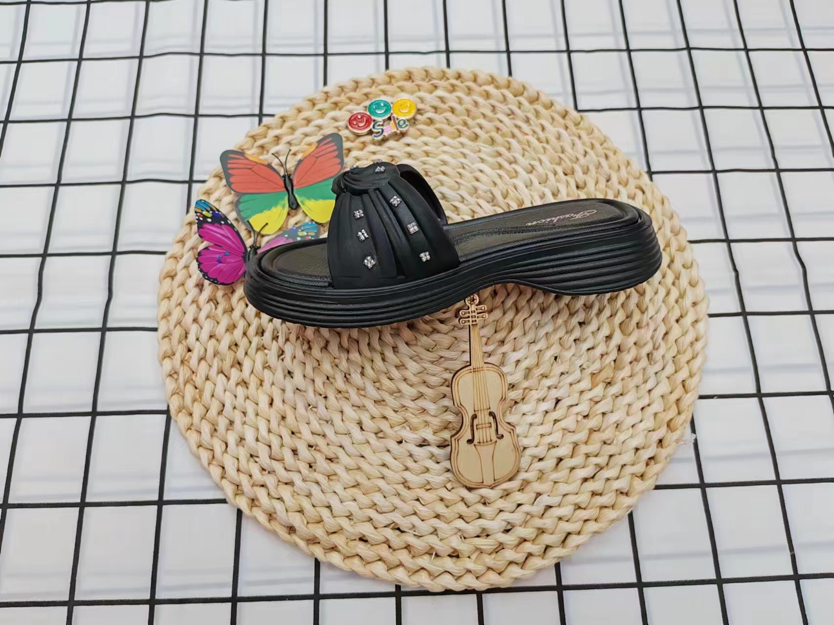 Summer fashion children wear cool flip-flops with diamonds on the outside details Picture