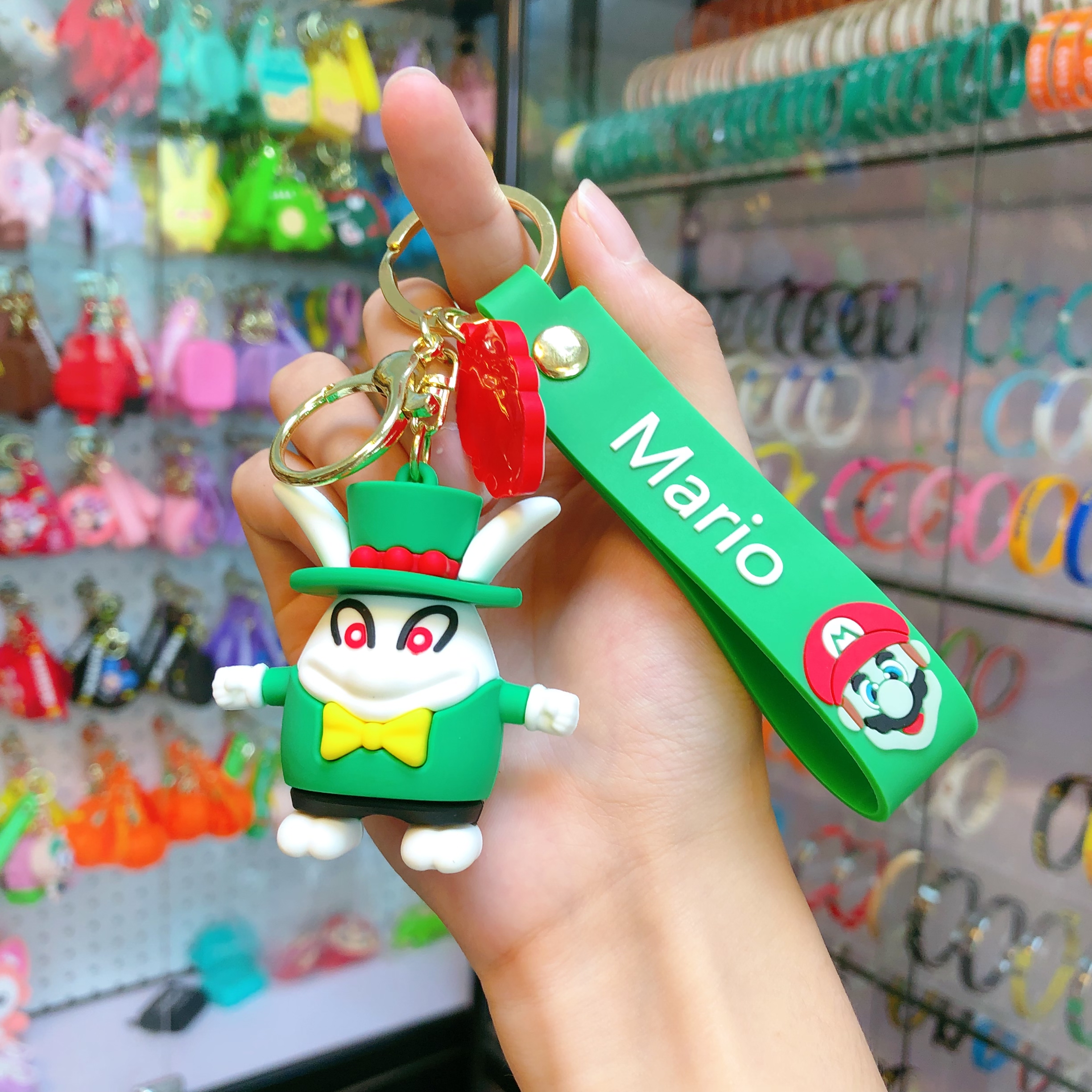 Mario cute anime key chain, key rope, car key pendant, figurine, creative bag pendant, key chain Application Scenario