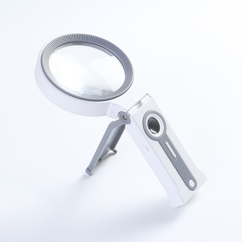 The new 7068 handheld folding dual-purpose magnifying glass with a lamp Application Scenario