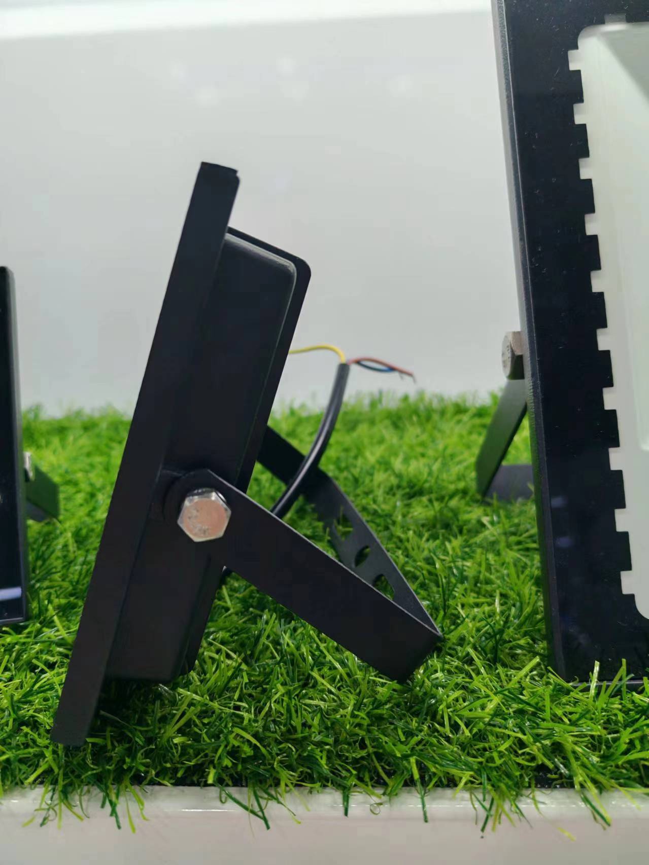 跨境热销迷你mini款投光灯50W 插电家用节能 工厂直销 防水乡村户外 Application Scenario