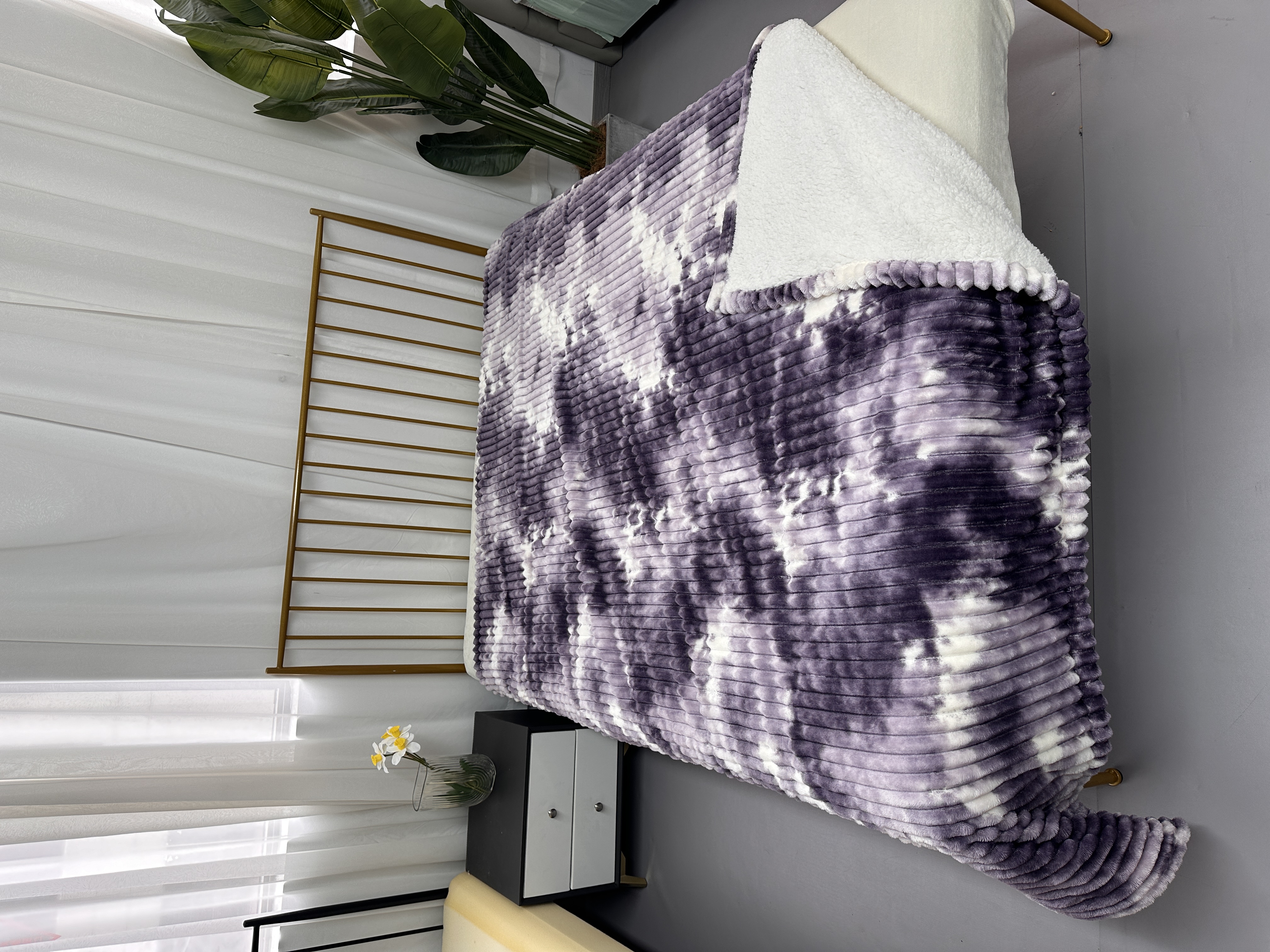 毛毯/提花毛毯/法兰绒/办公室午睡毯/毛毯提花细节图