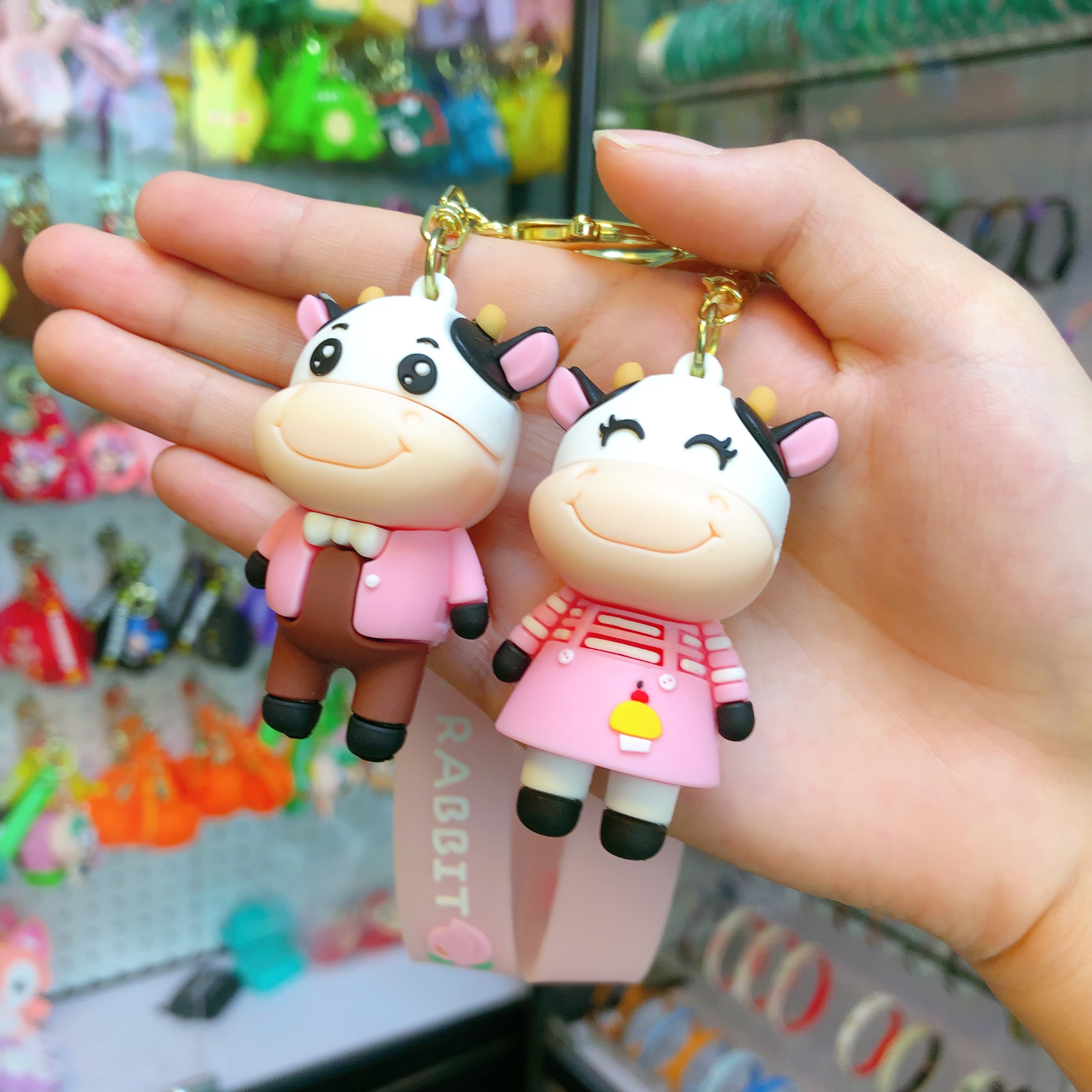 Zodiac cow keychain gifts, couple keychains, student schoolbag pendants, car chain rings, waist hangers, mascots Specification image