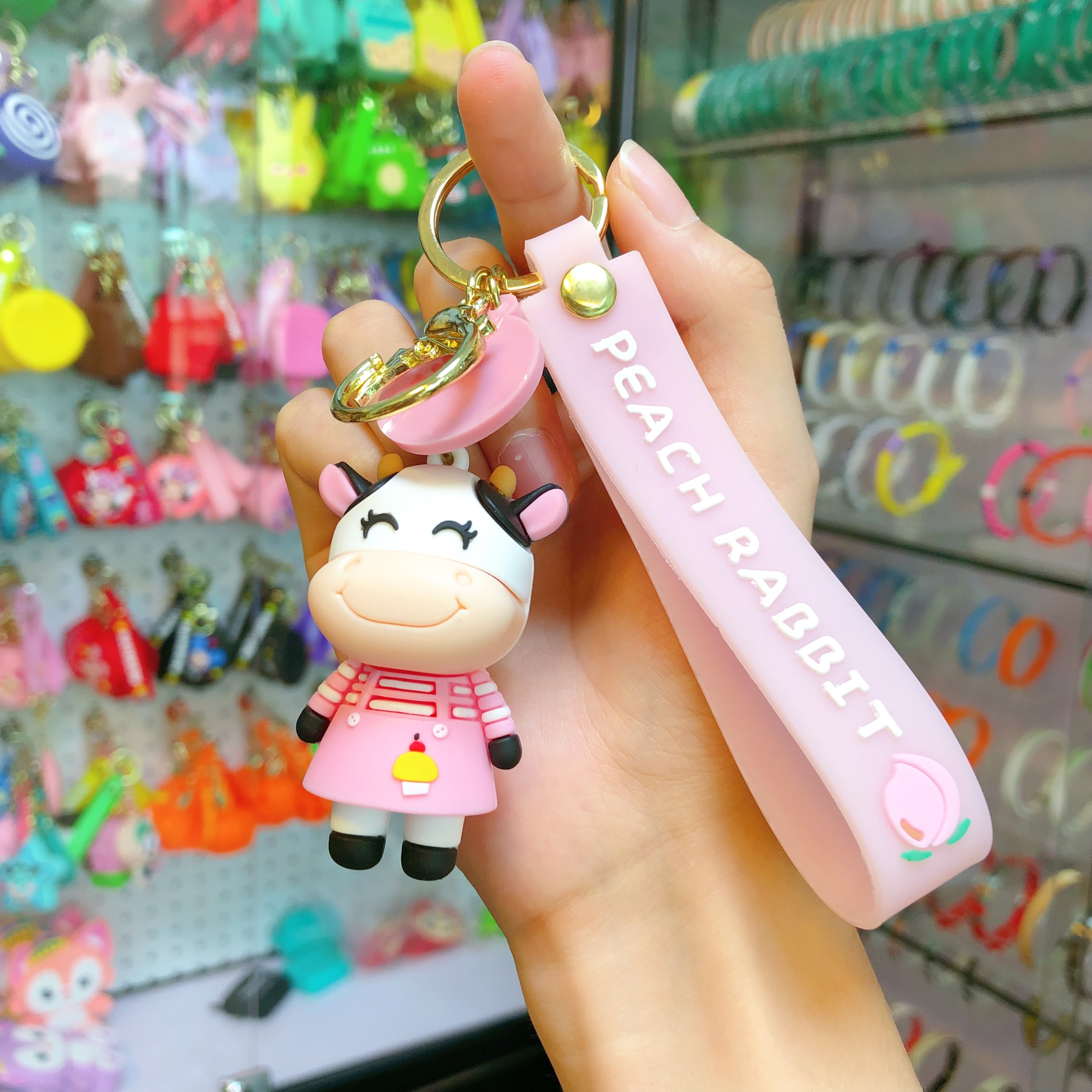 Zodiac cow keychain gifts, couple keychains, student schoolbag pendants, car chain rings, waist hangers, mascots Application Scenario
