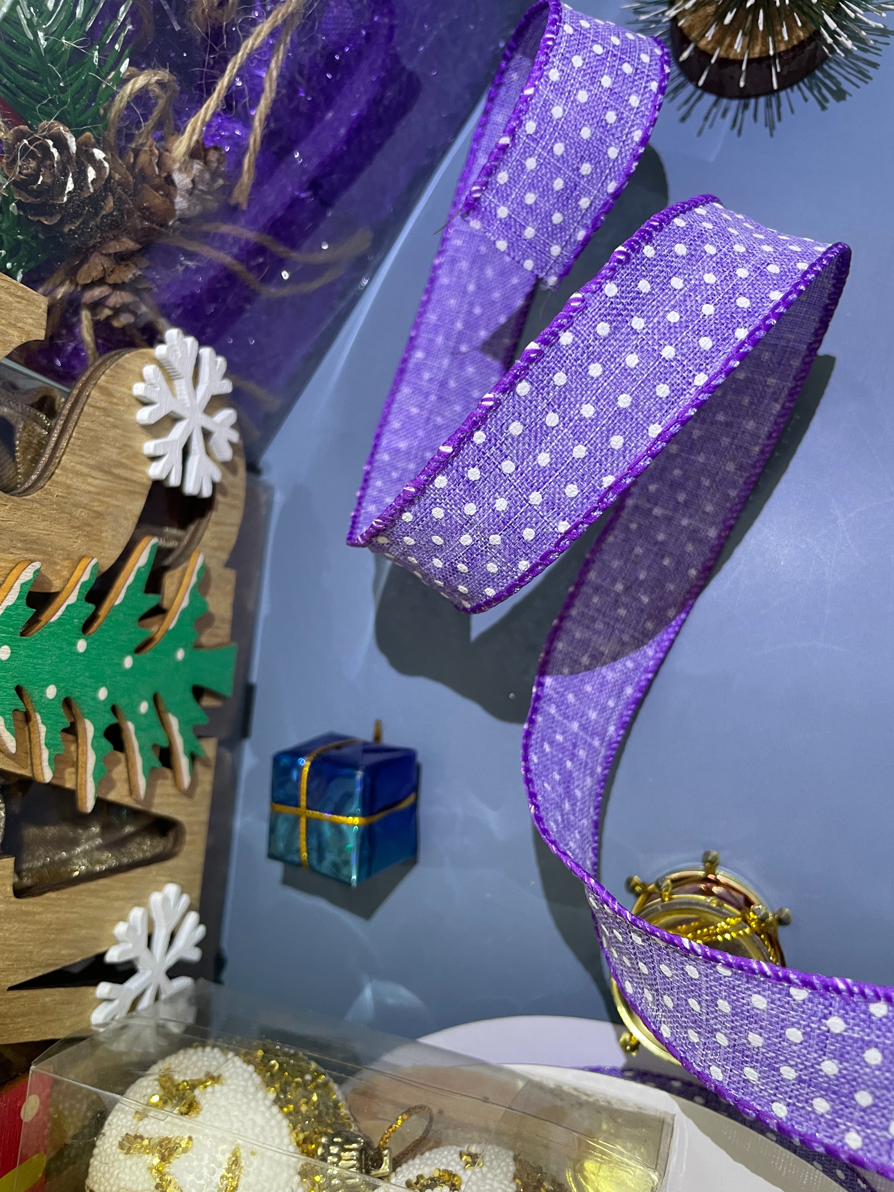 Item No. : 2322 Christmas Gift Packaging Decoration DIY Purple Imitation linen foam printed Small dot Iron Wire Christmas Webbing 2.2cm Application Scenario