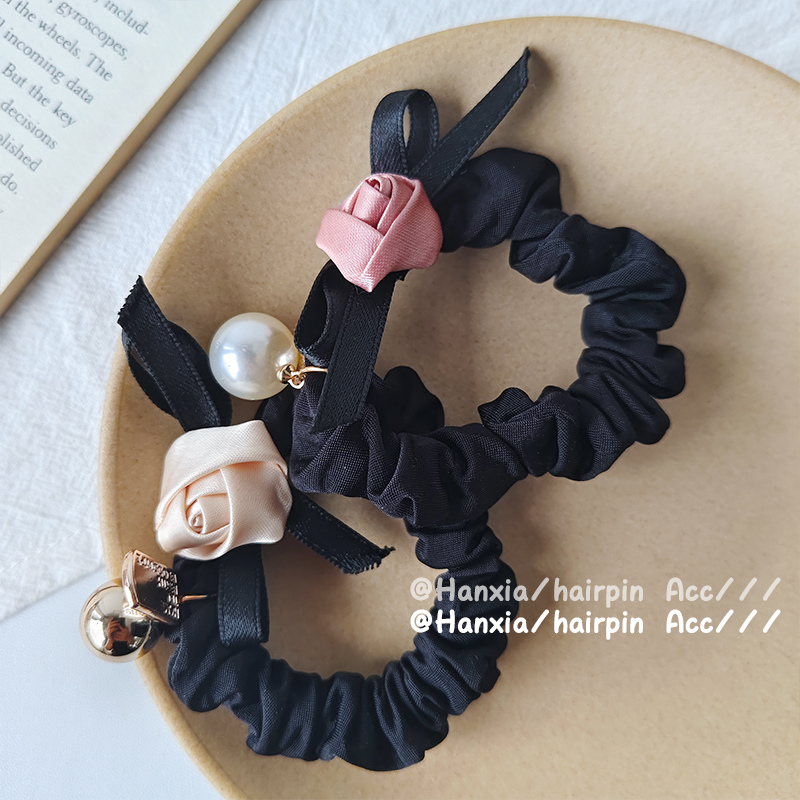 2024 New three-dimensional rose small intestine hair band for women, retro and elegant pearl bow headband, leather band, super fairy-like hair accessory Item Picture