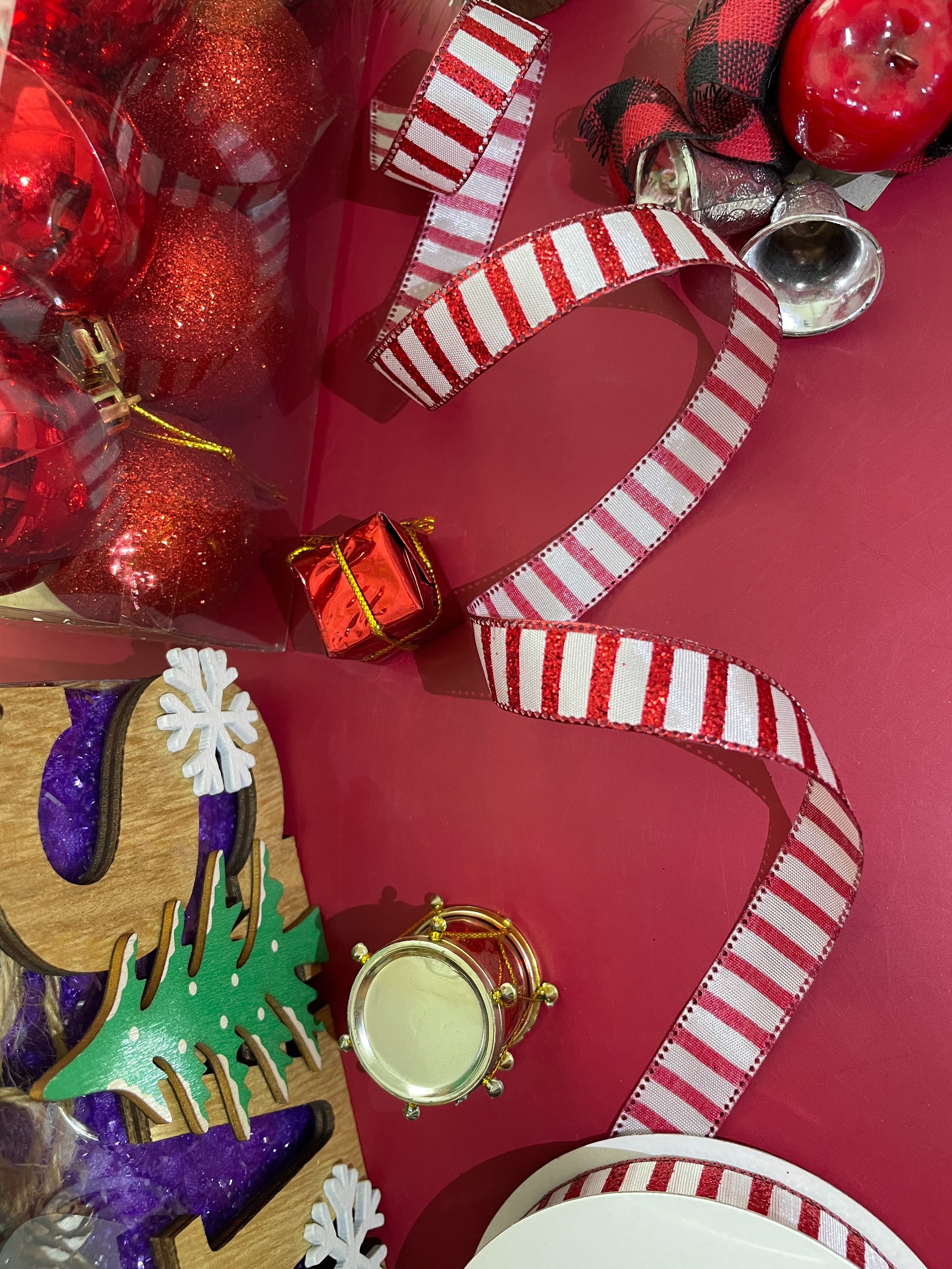 Item No. : 3004 Christmas Gift Packaging Decoration DIY Red Onion Fine horizontal stripe printing # Red and White 1.6cm Christmas Tree Christmas Daily Necessities