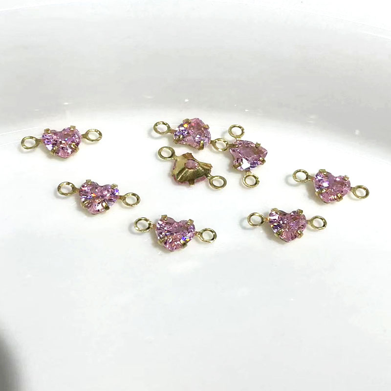 Heart-shaped zircon accessories can be made into necklace pendants, jewelry accessories, dynamic accessories, wholesale jewelry accessories details Picture
