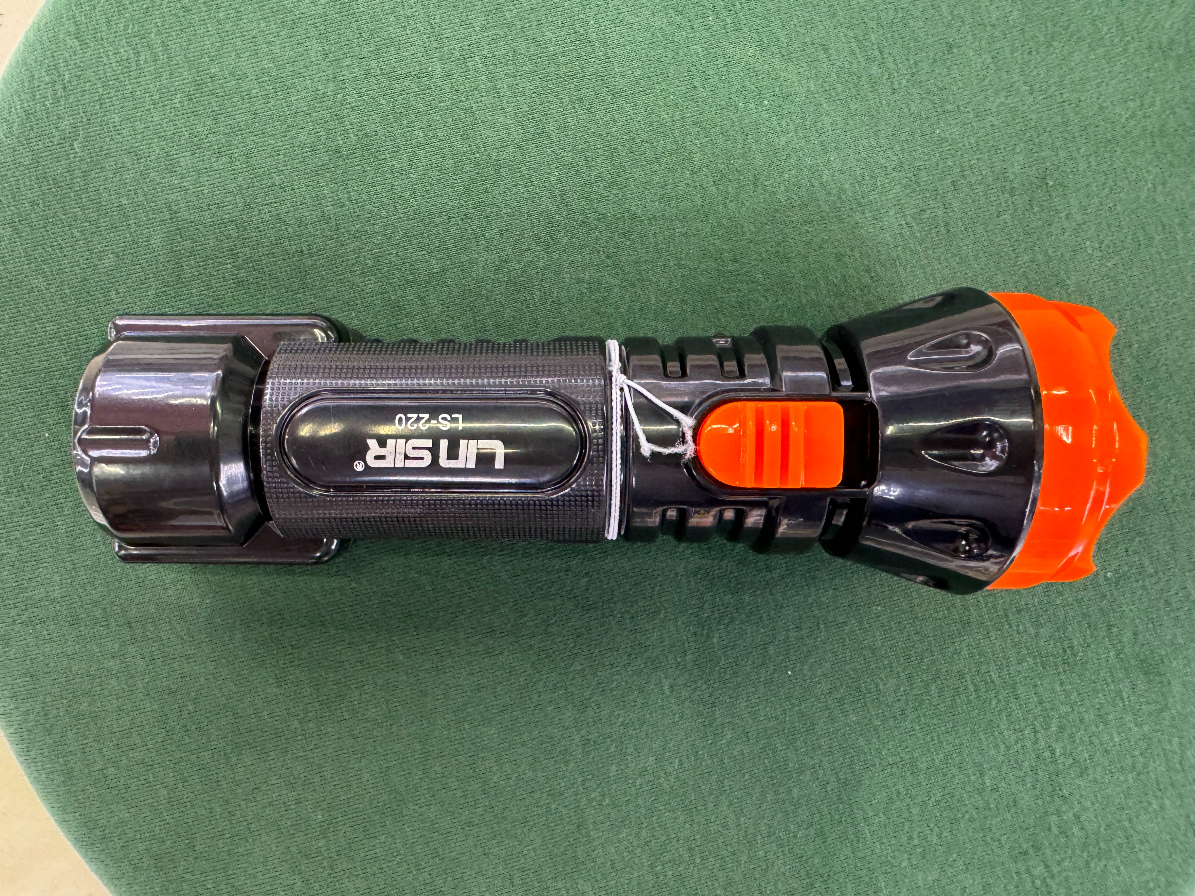 Rechargeable push-type LED flashlight