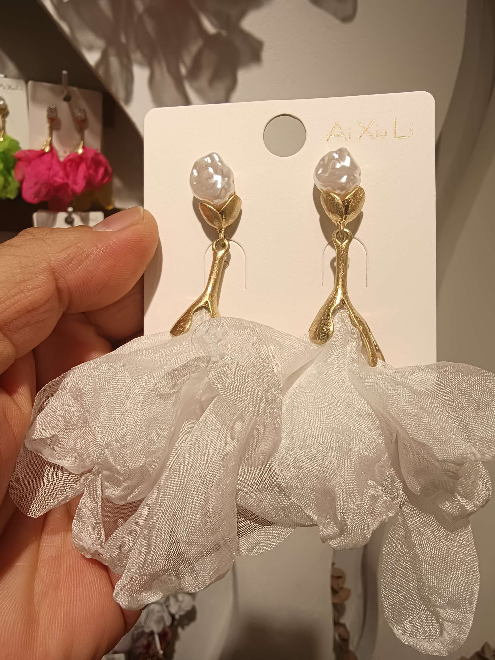 锆石皇冠设计耳钉 防过敏材质女士耳饰 精致饰品 提升气质必备款耳饰