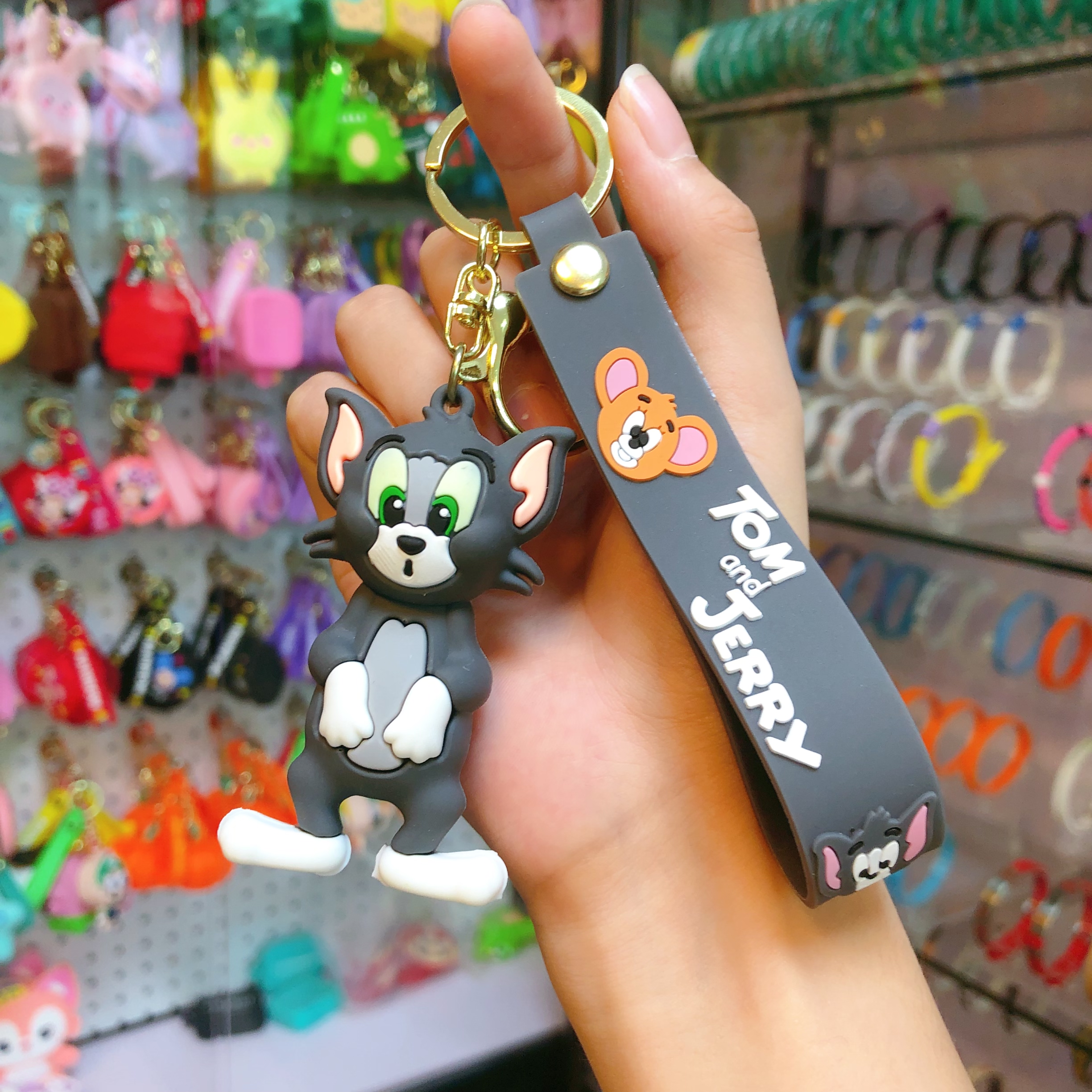 Tom and Jerry standing keychain, Tom and Jerry cute cartoon exquisite pendant figure, car bag pendant Application Scenario