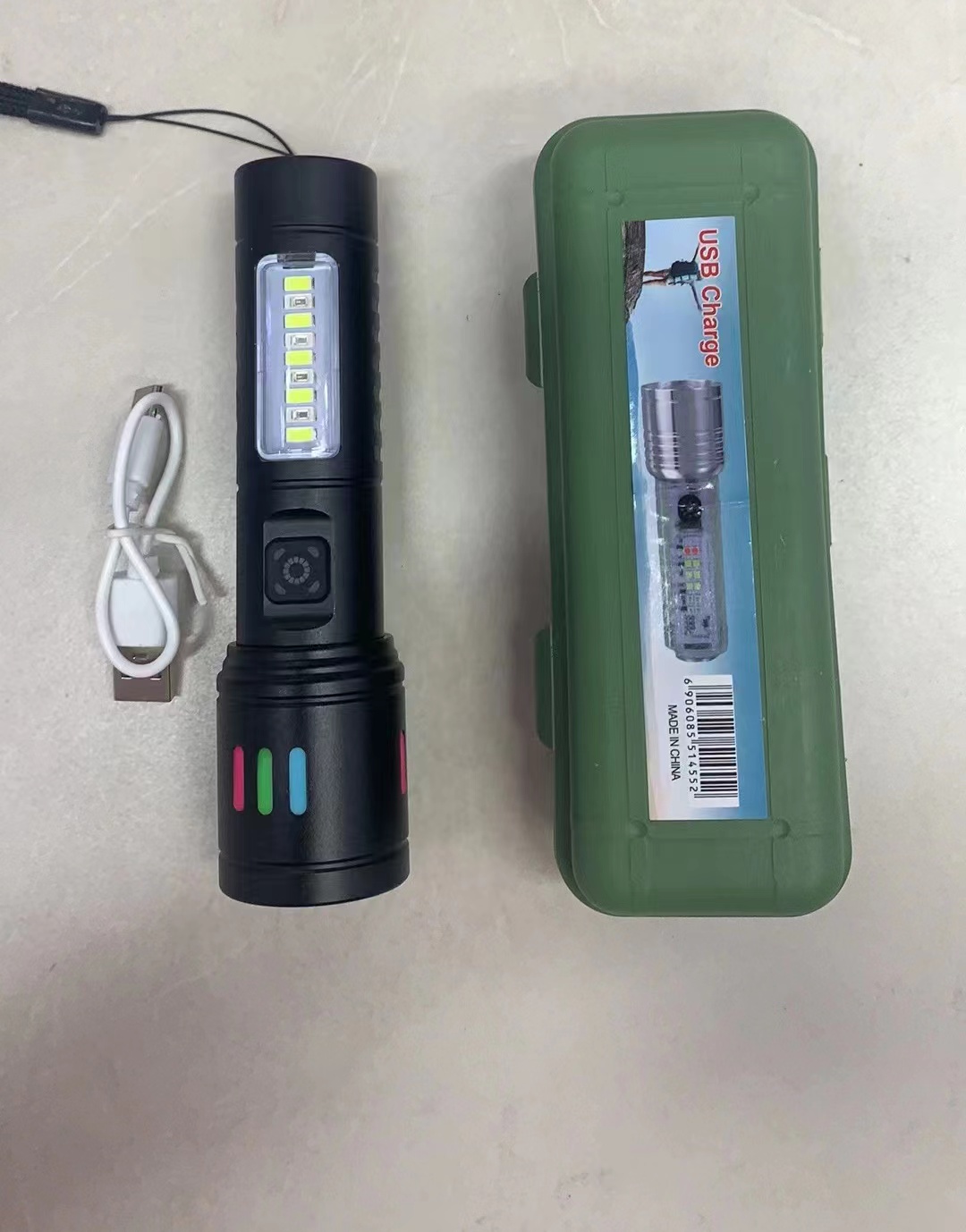 手握式手电筒 电棒设计 手电功能强大  光线聚焦清晰明亮