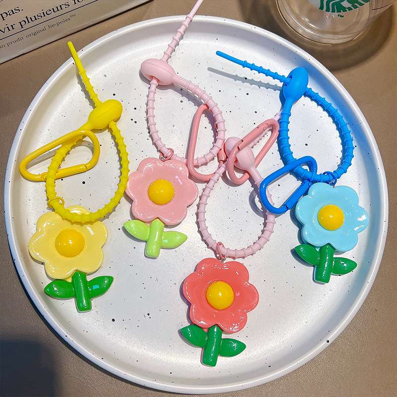 ins树脂花朵钥匙扣创意个性，链条硅胶绳包包挂件时尚车钥匙链白底实物图