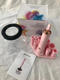 Electric makeup brush