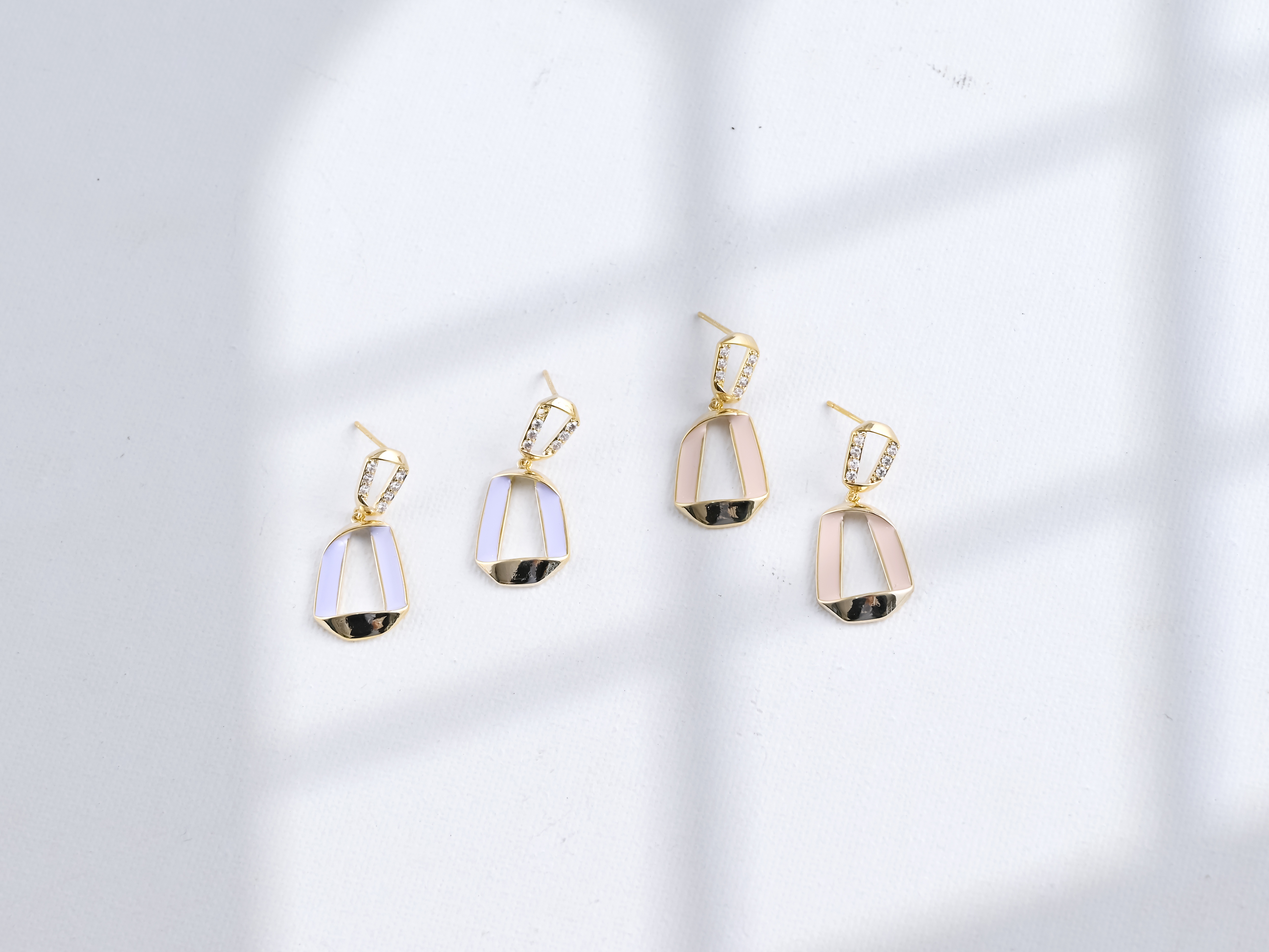Xuhui brand's light luxury, fashionable and versatile 925 silver needle copper plated with real gold and zircon geometric lacquered stud earrings Item Picture