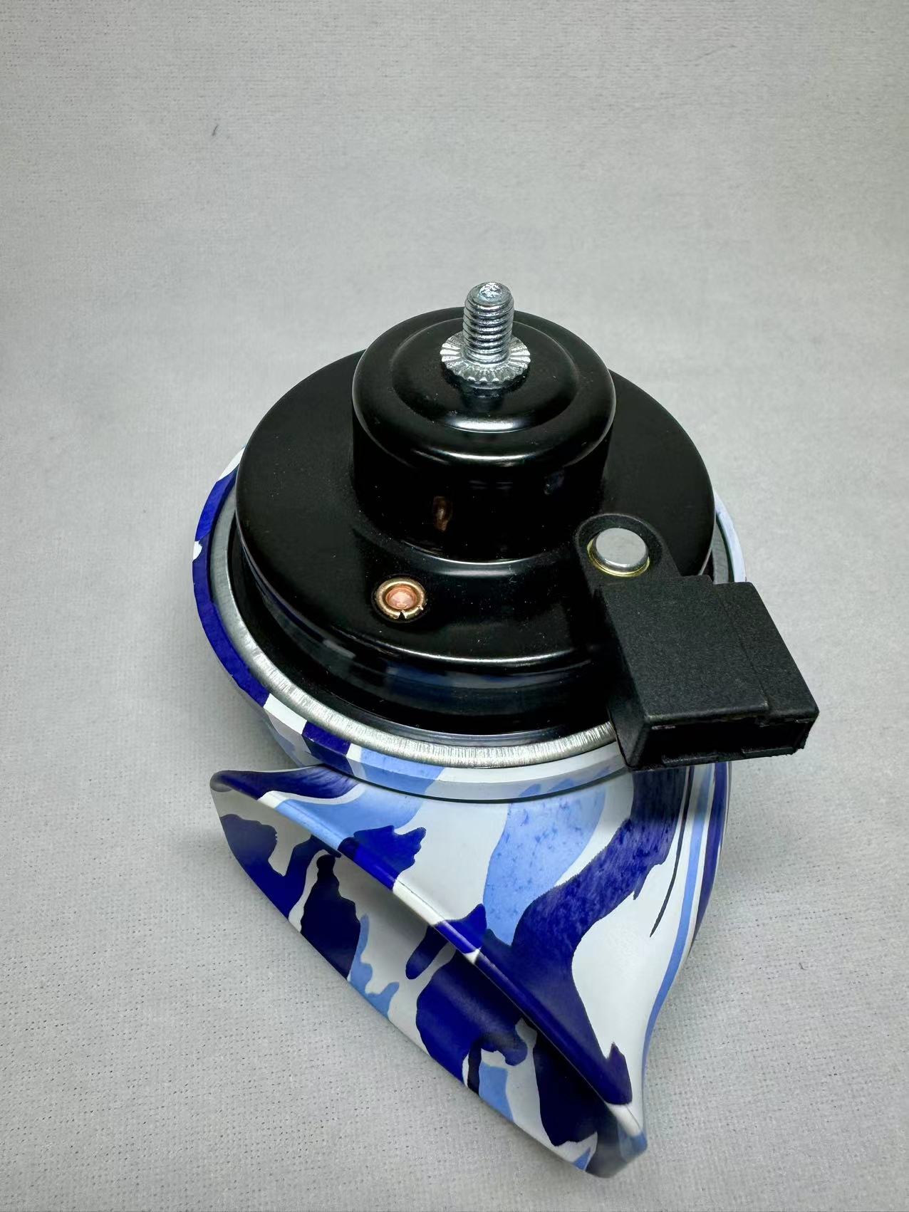 汽车喇叭总成实物图