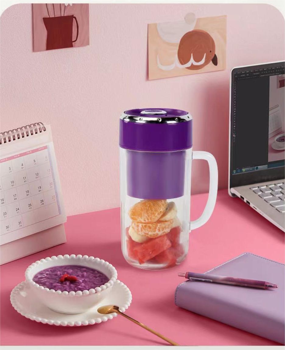 Large-capacity two-drink juicing cup
