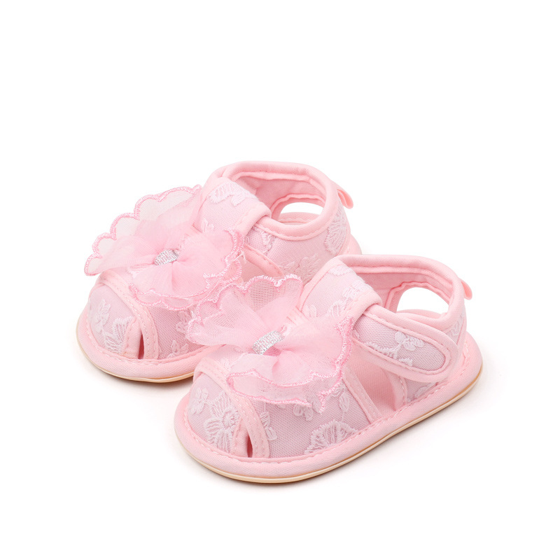 Summer lace sandals for infants and young children, soft-soled toddler shoes, new style, 0-1 year old girls, cute closed-toe casual sandals Application Scenario