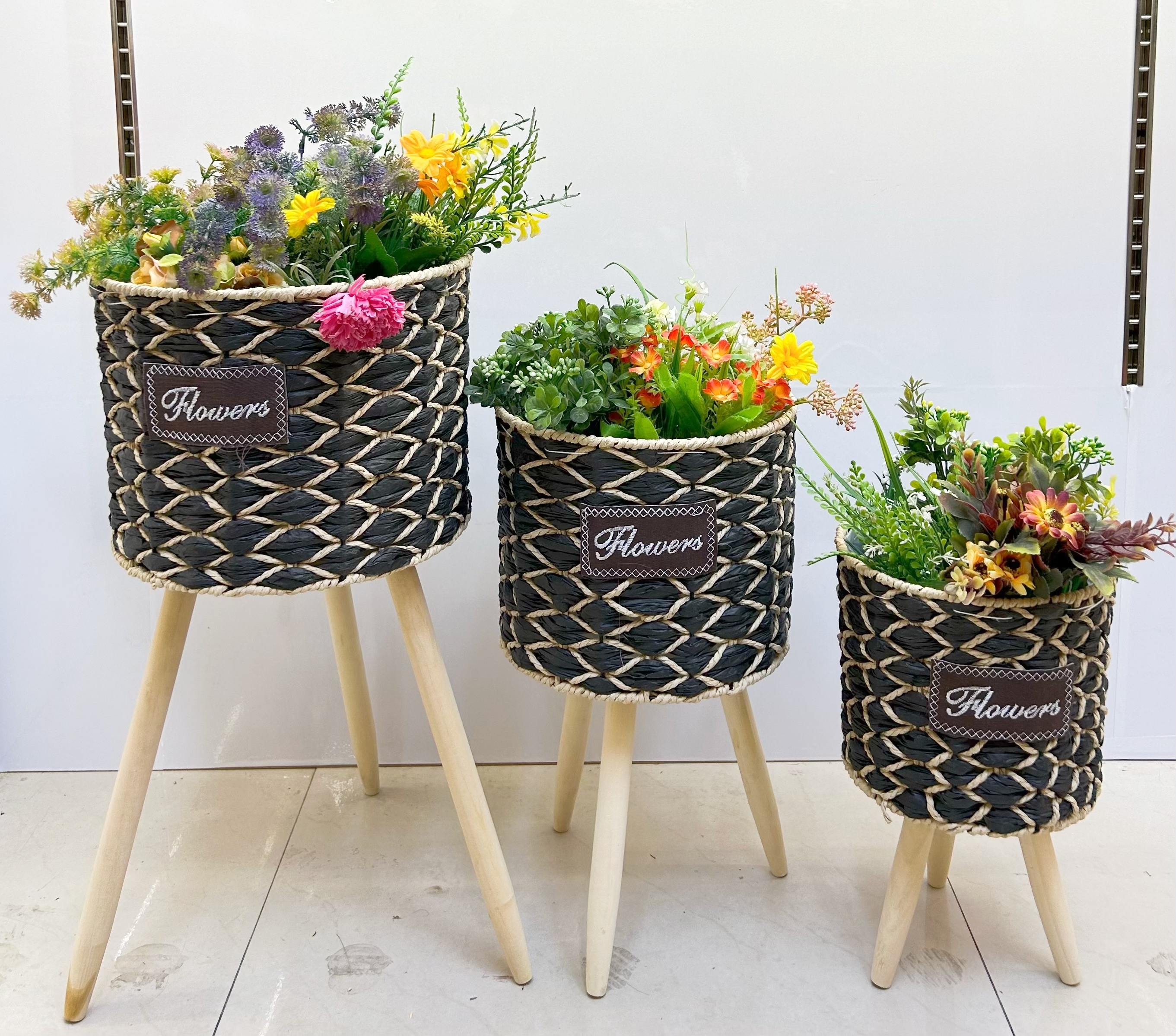 Nordic-style creative handcrafted flower baskets, wooden legs, high flower stands, floor-standing indoor decorations, green ivy flower POTS and flower ornaments