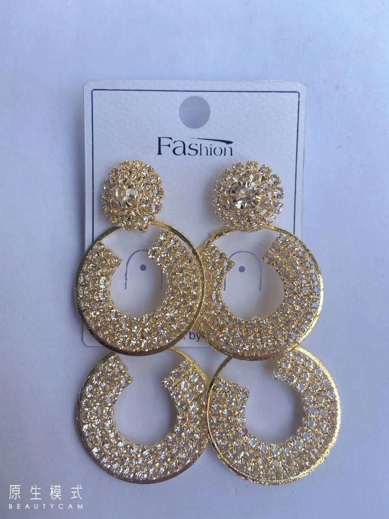 Bare diamond earrings detail image 5