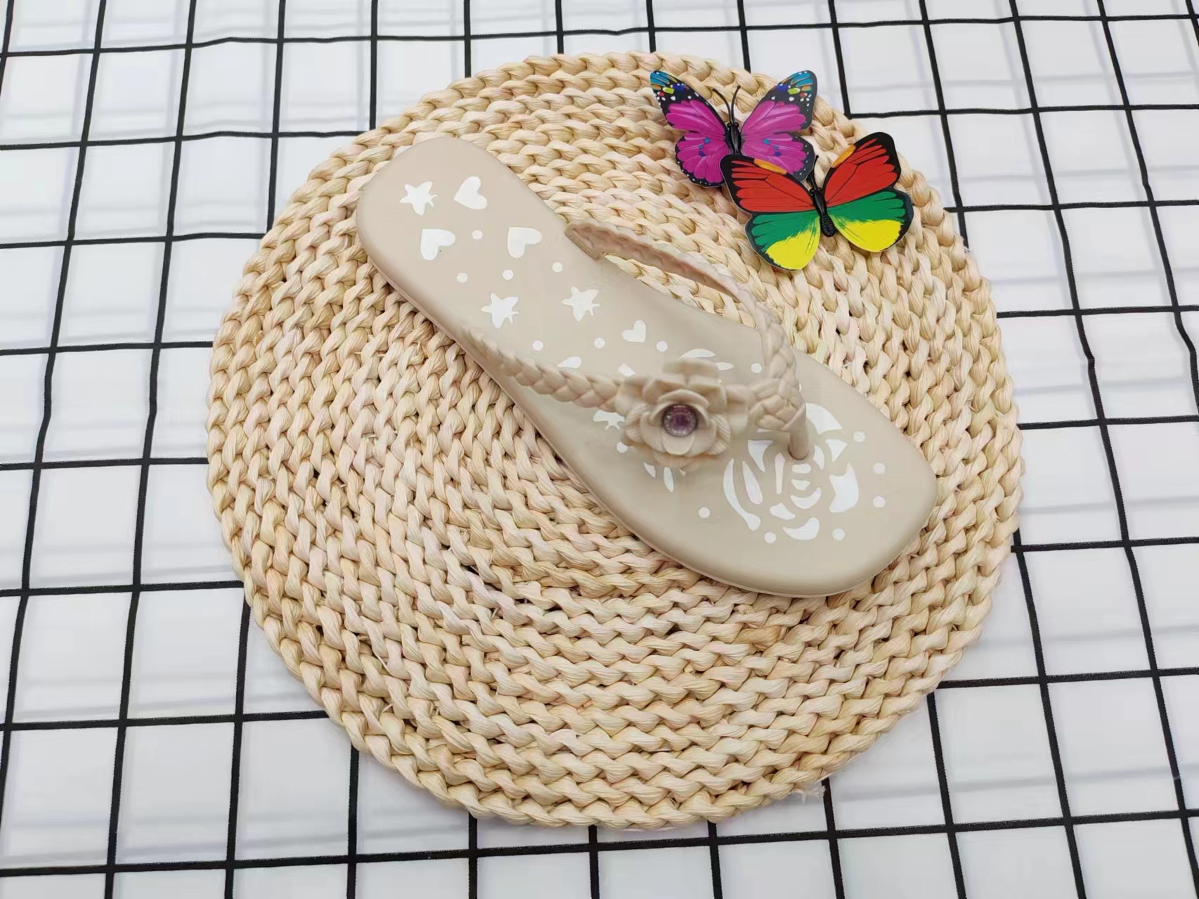 Summer fashion: Wear flower-patterned flip-flops over your feet details Picture